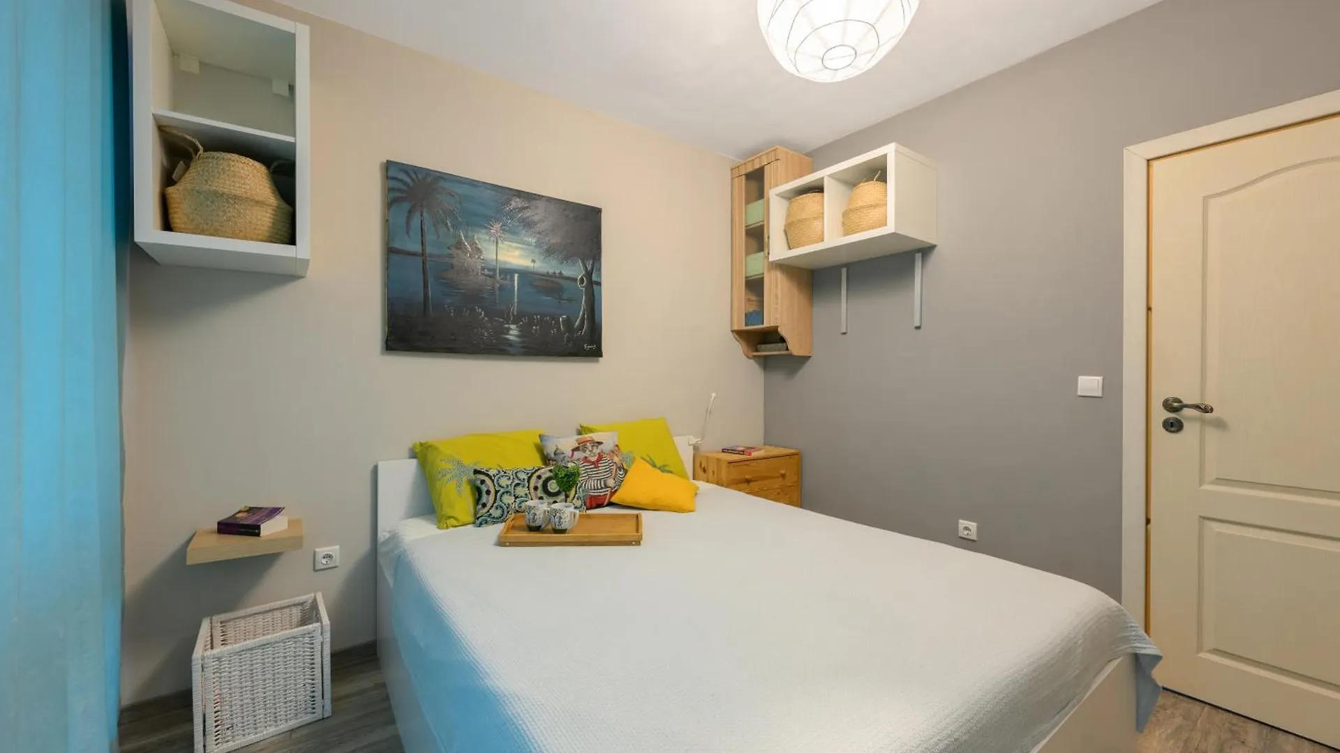 Sunny Flat-4 People-Delta Mall-Private Parking Space Varna Apartment