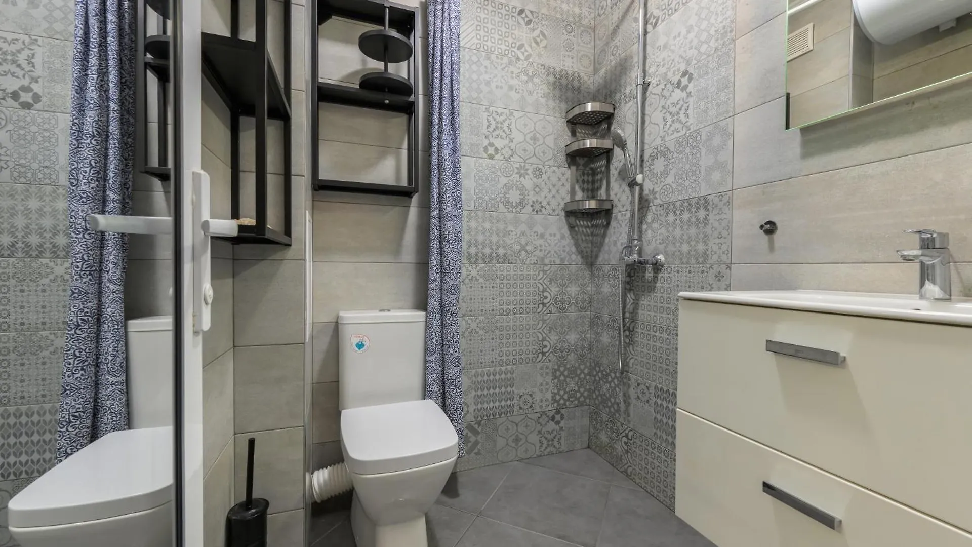 Apartment Sunny Flat-4 People-Delta Mall-Private Parking Space Varna Bulgaria